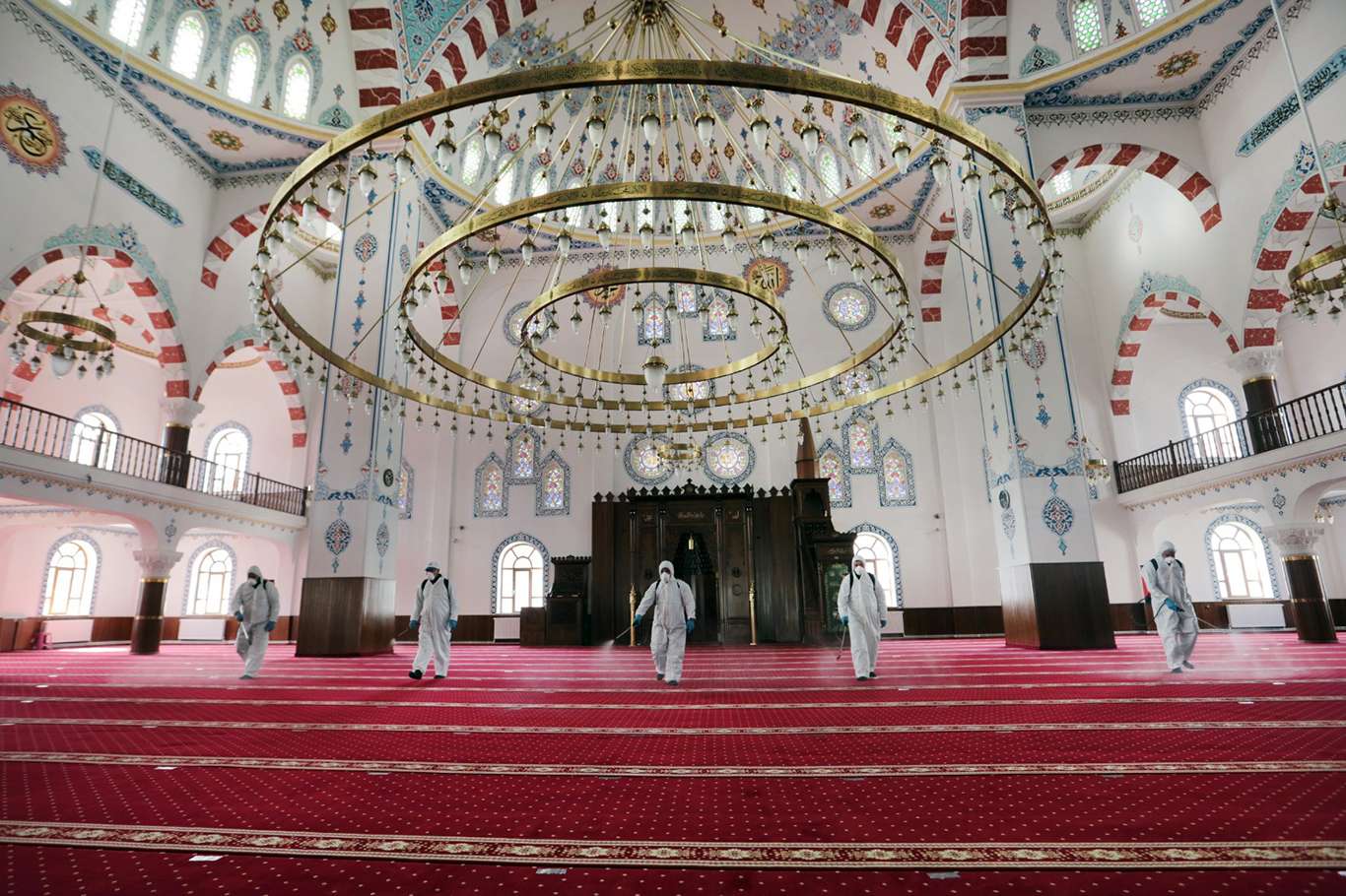 Van'da camiler Ramazan öncesi dezenfekte edildi